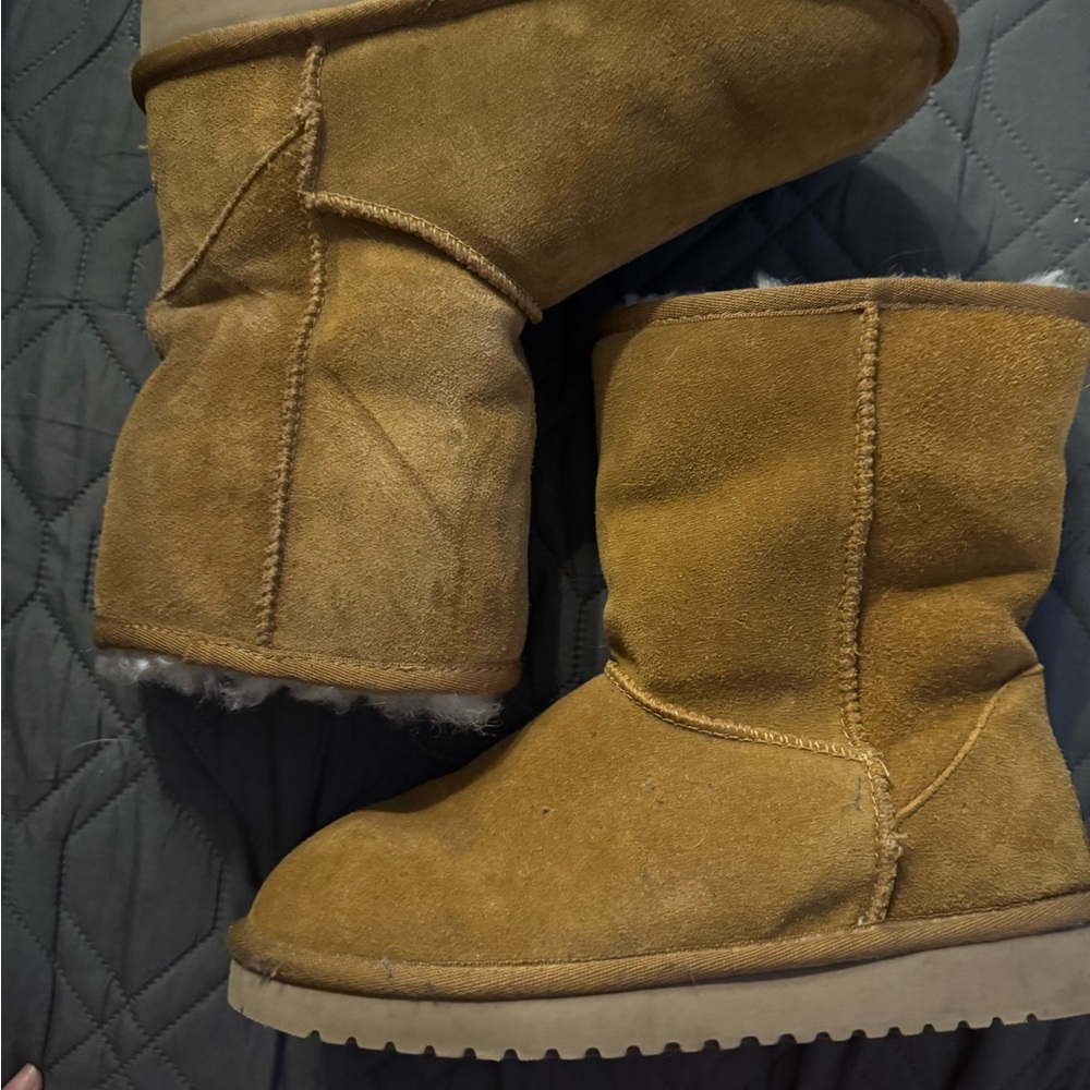 Koolaburra by UGG Tan Suede Boots - Size 6